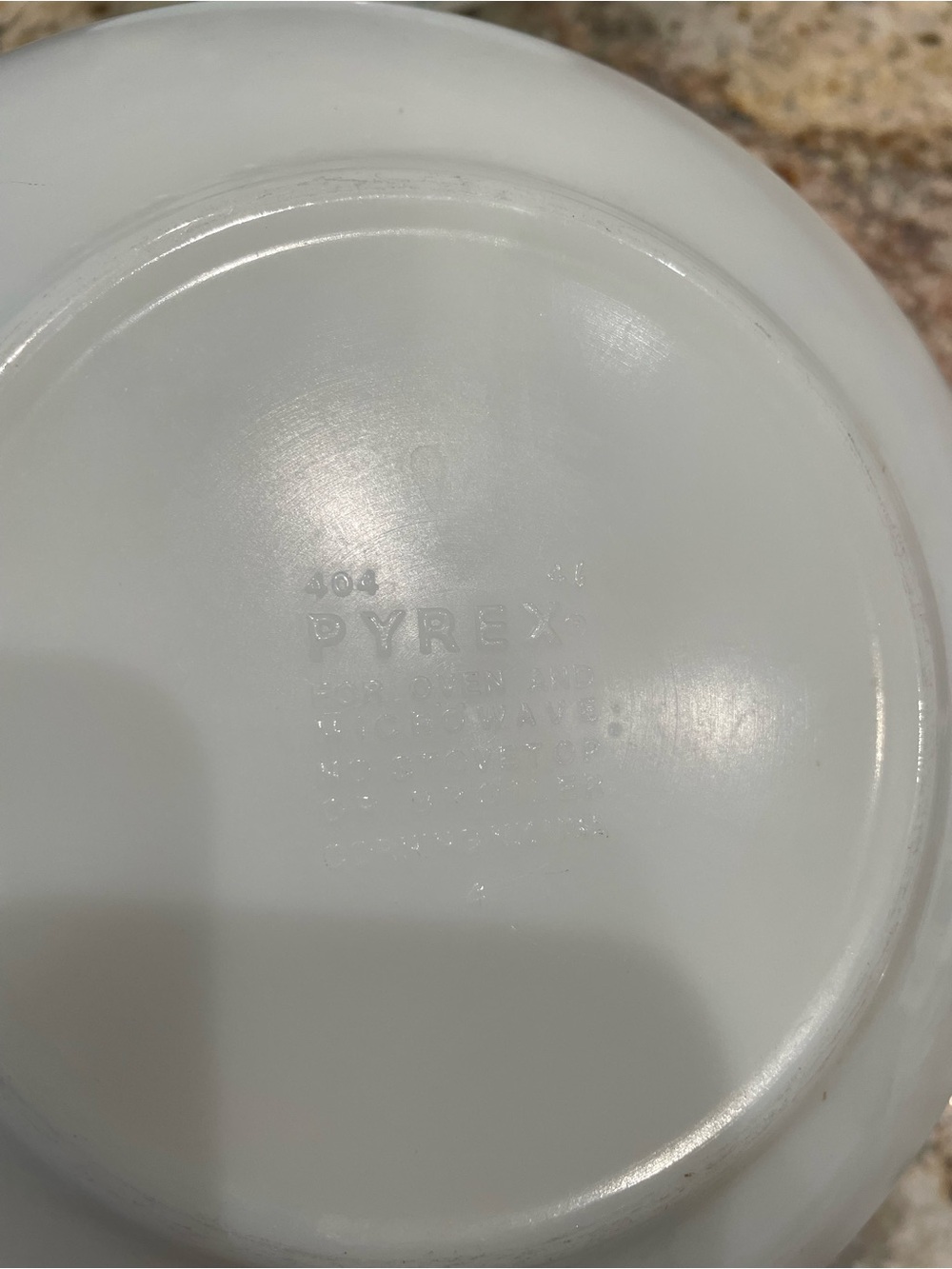 Vintage Pyrex 404 Mixing Bowl with Gold on white Butterfly pattern - Picture 14 of 14